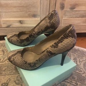Jessica Simpson snake skin heels 9